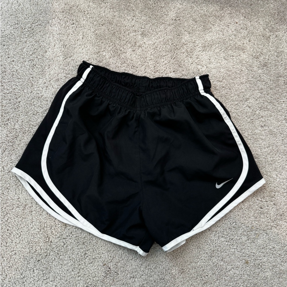 Nike black and white track shorts 🖤🤍